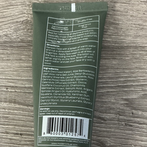 The Nightly Modern Ritual All-in-One Facial Cleanser 3.0 oz/90ml - Picture 3 of 4